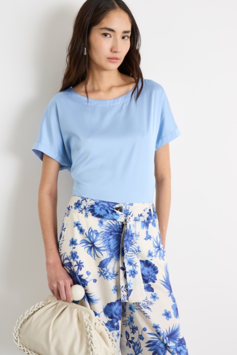 Blusa de satén elástico