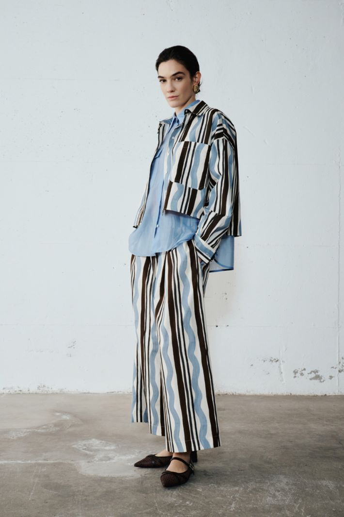 Asymmetric printed shirt Intrend - 5