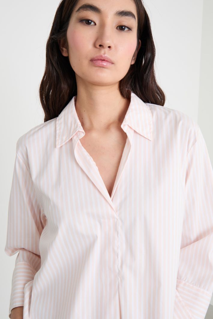 V-neck blouse Intrend - 3