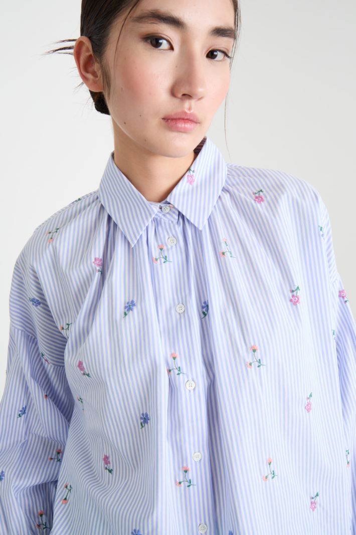 Embroidered poplin shirt Intrend - 3