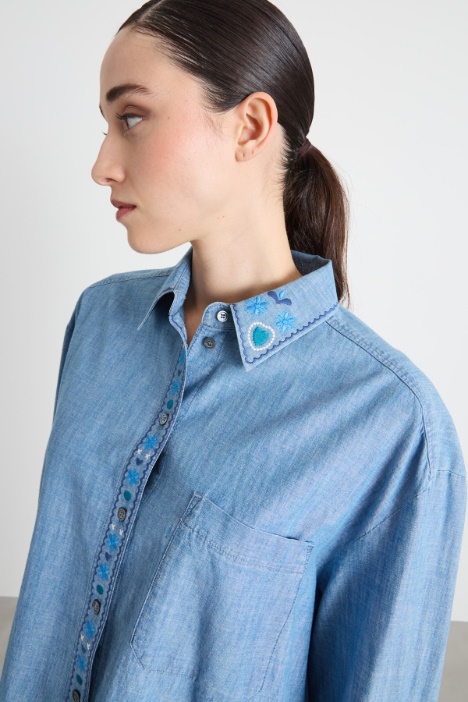 Camicia con colletto ricamato