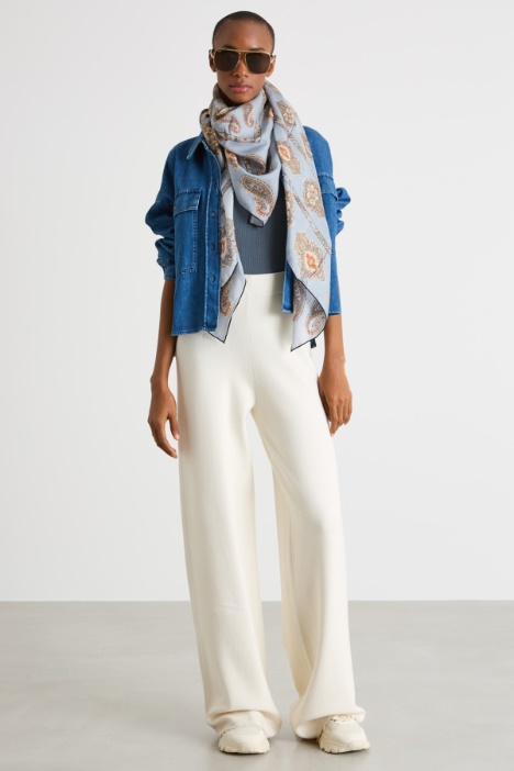 Boxy shirt with a dropped back hem Intrend