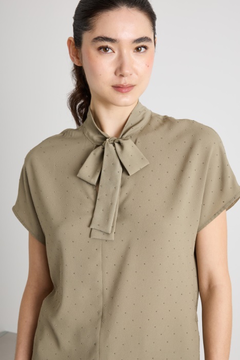 Blusa con micro cristalli