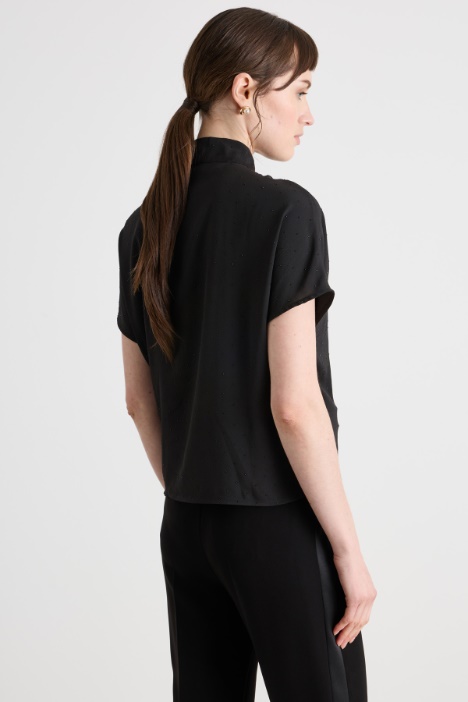 Blusa con micro cristalli