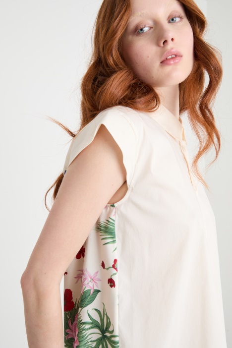 Camicia smanicata con retro a contrasto