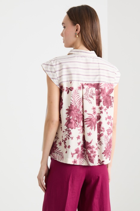 Camicia smanicata con retro a contrasto