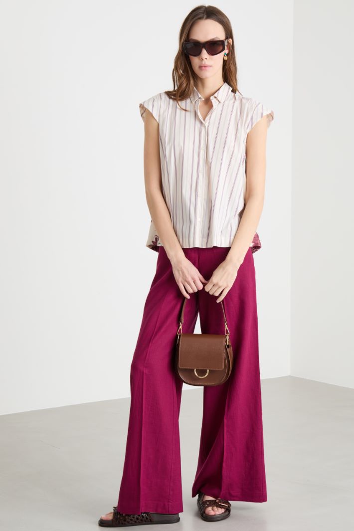 Contrast-back sleeveless shirt Intrend