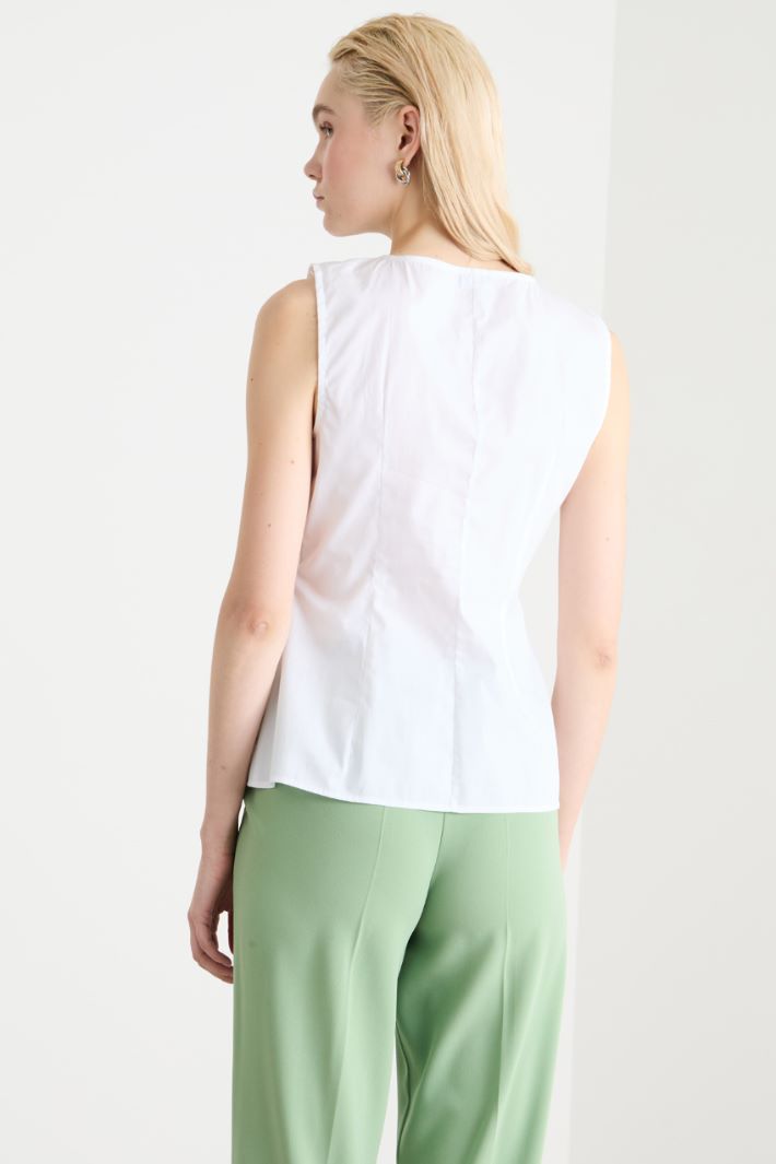 Ruffle-front sleeveless blouse Intrend - 4