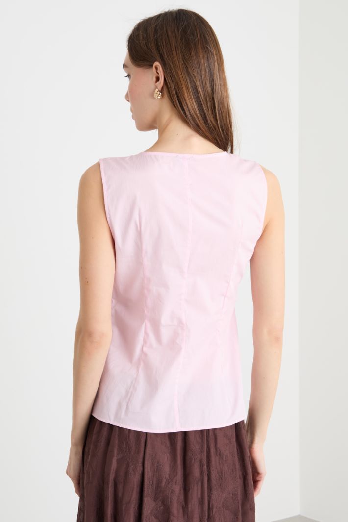 Ruffle-front sleeveless blouse Intrend - 4