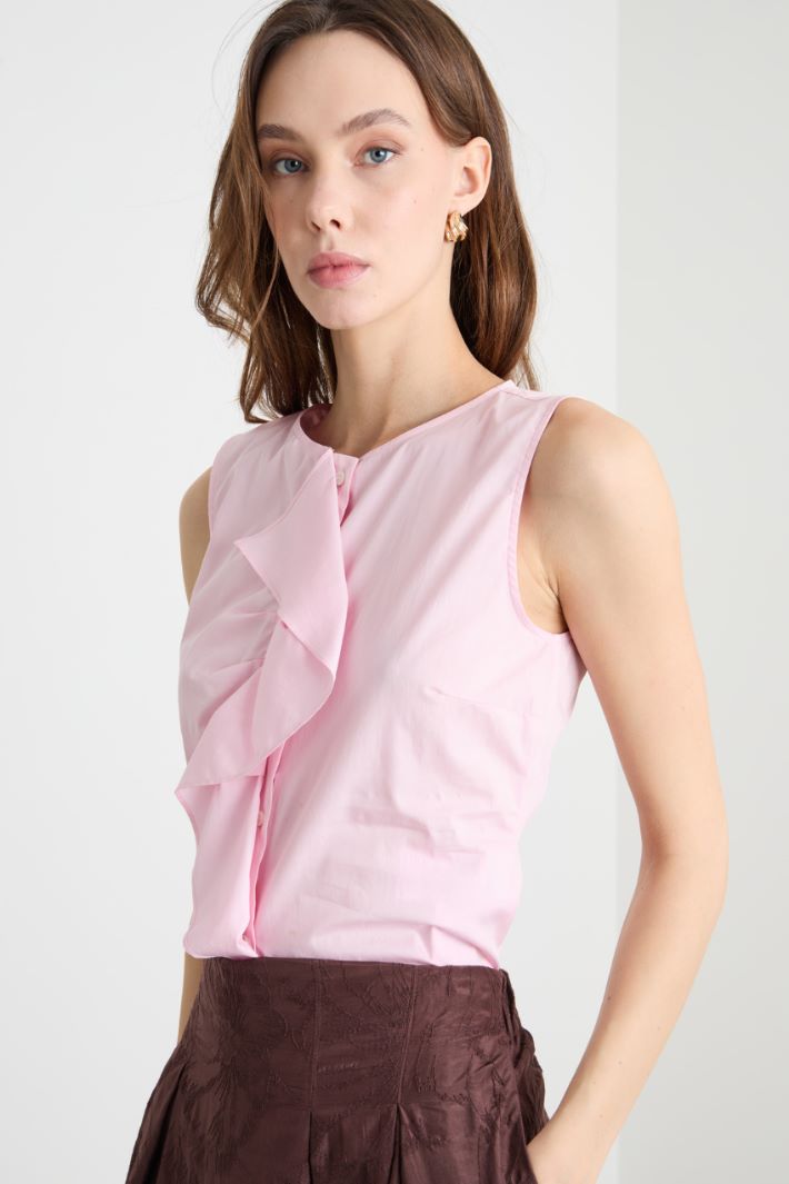 Ruffle-front sleeveless blouse Intrend - 3