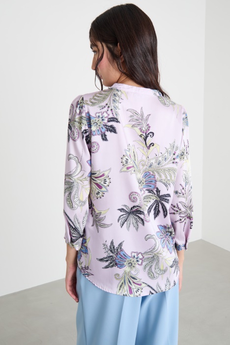 Blusa con apertura a V