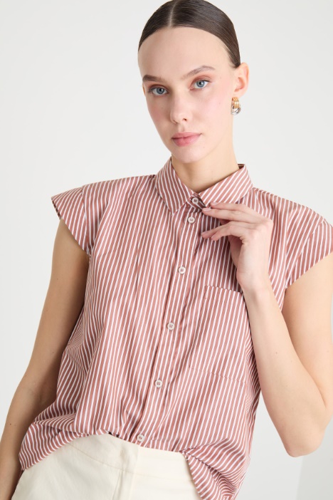 Camisa de popelina con manga casquillo