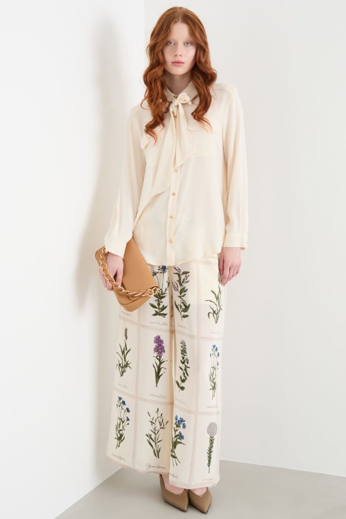 Flowing printed trousers Intrend