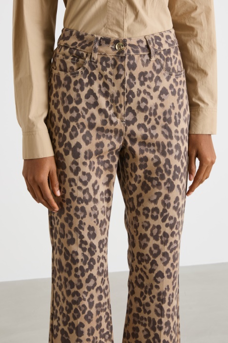 Pantalón con estampado animal