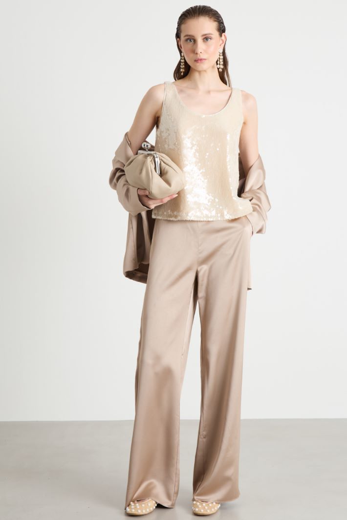 Wide-leg trousers in a flowing fabric Intrend