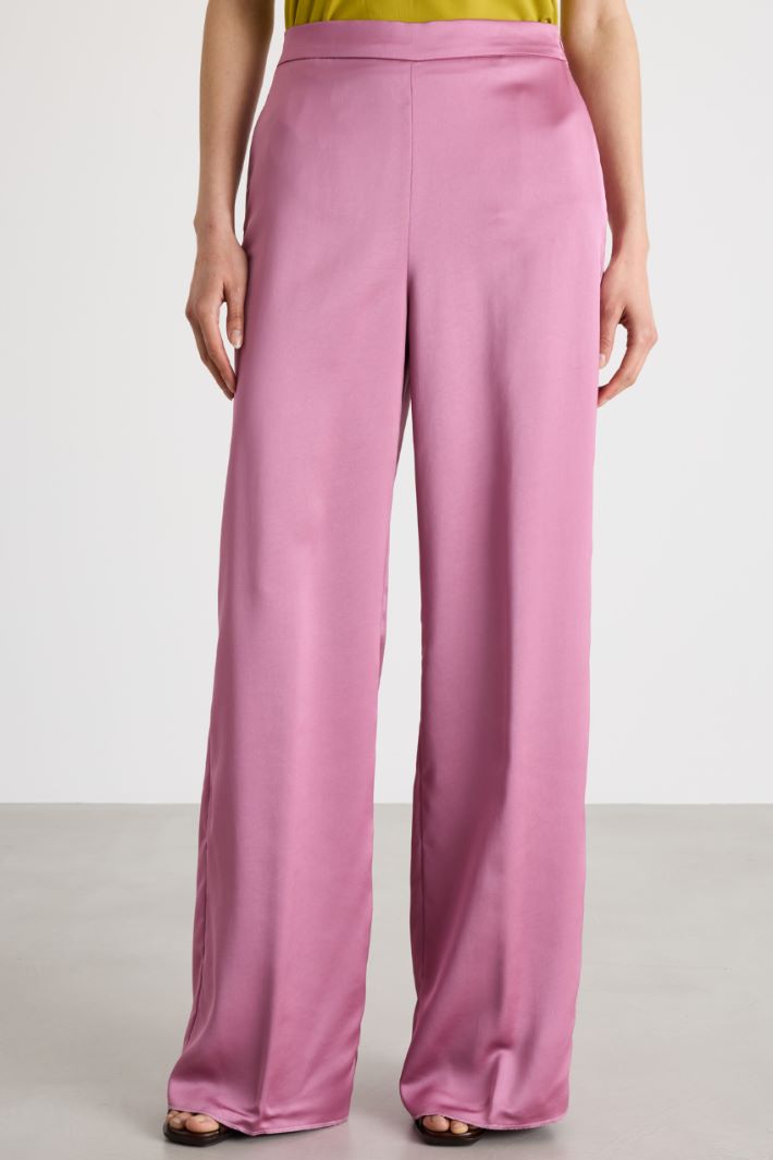 Wide-leg trousers in a flowing fabric Intrend - 2