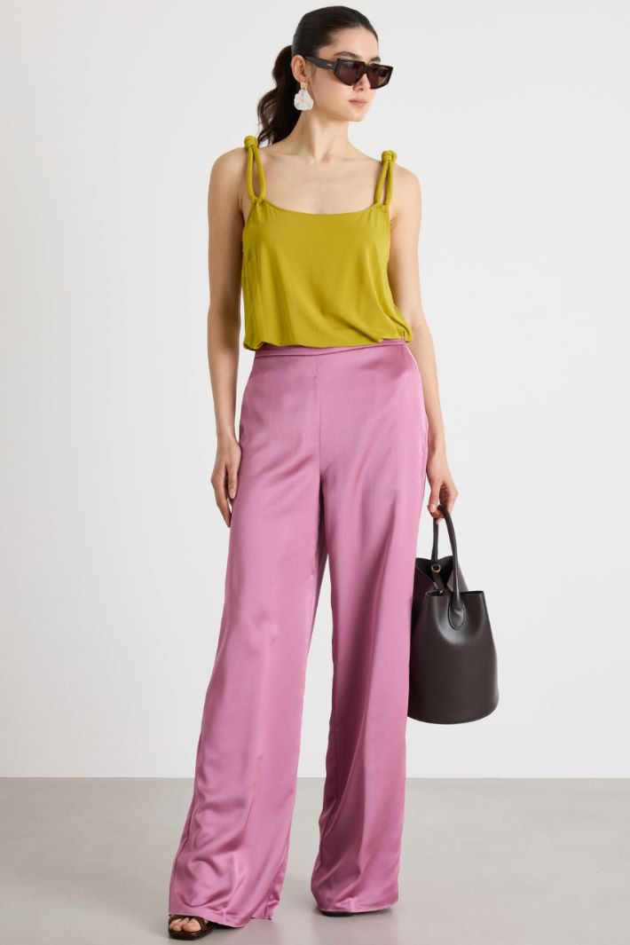 Wide-leg trousers in a flowing fabric Intrend