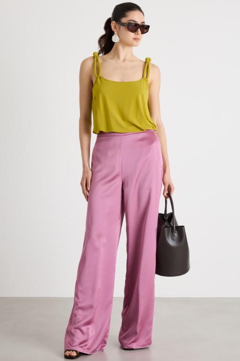 Wide-leg trousers in a flowing fabric Intrend