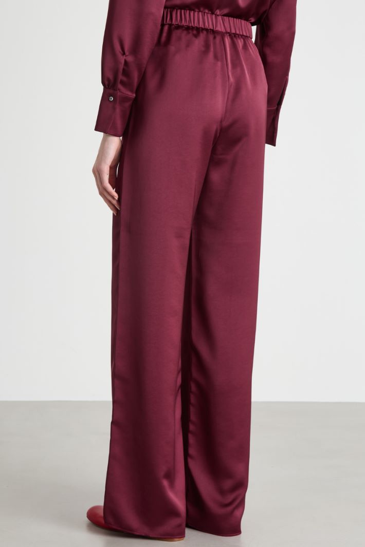 Wide-leg trousers in a flowing fabric Intrend - 4