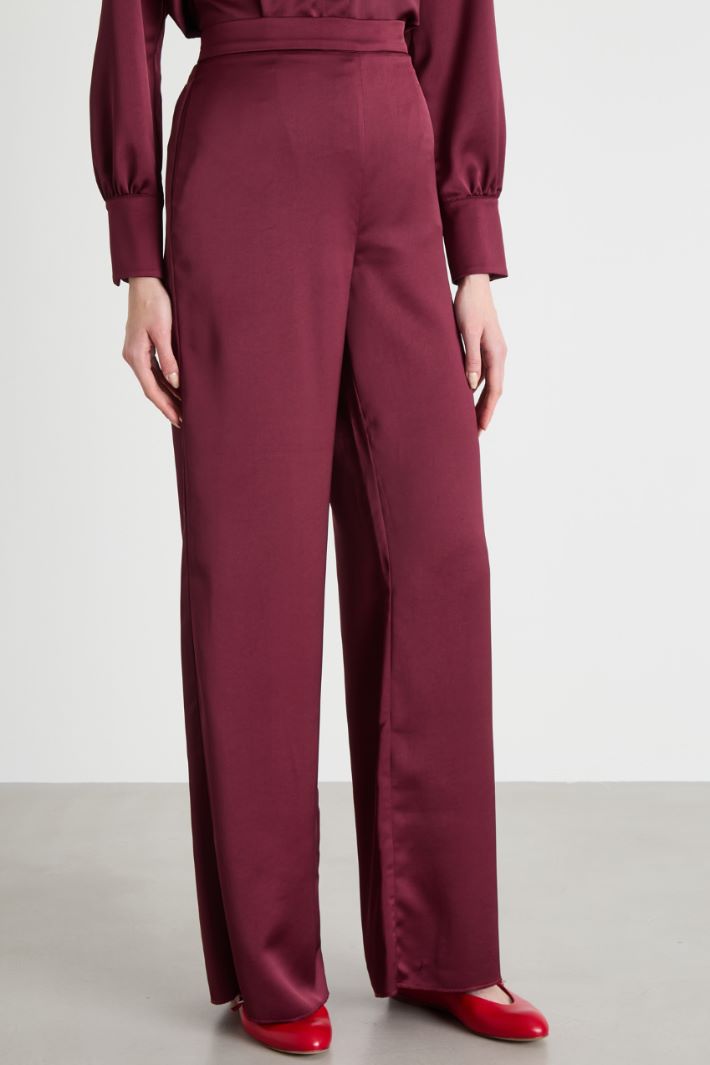 Wide-leg trousers in a flowing fabric Intrend - 2