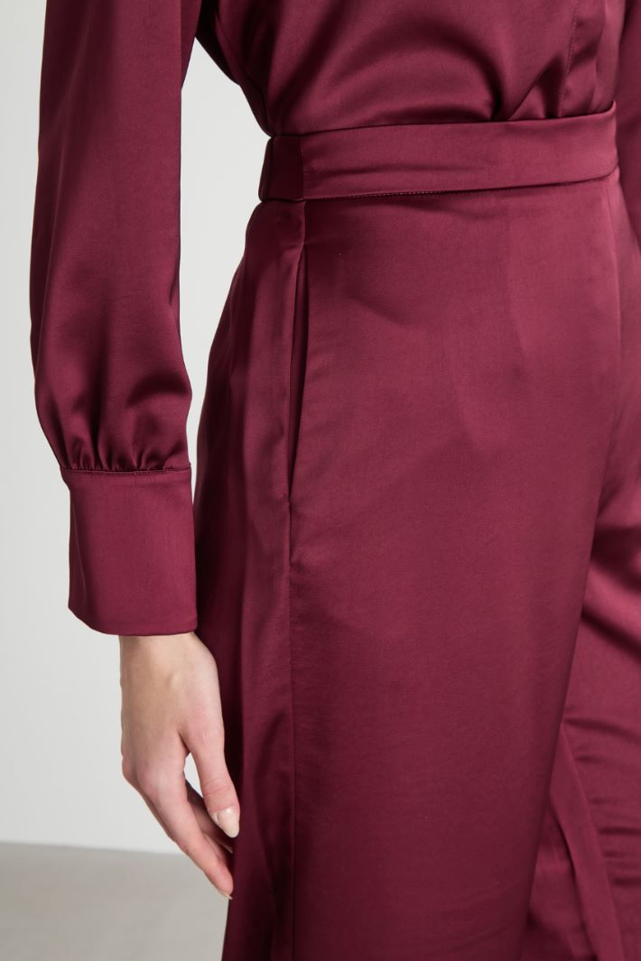 Wide-leg trousers in a flowing fabric Intrend - 3