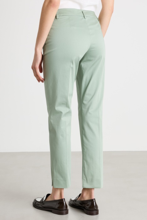 Pantalone chino in raso stretch