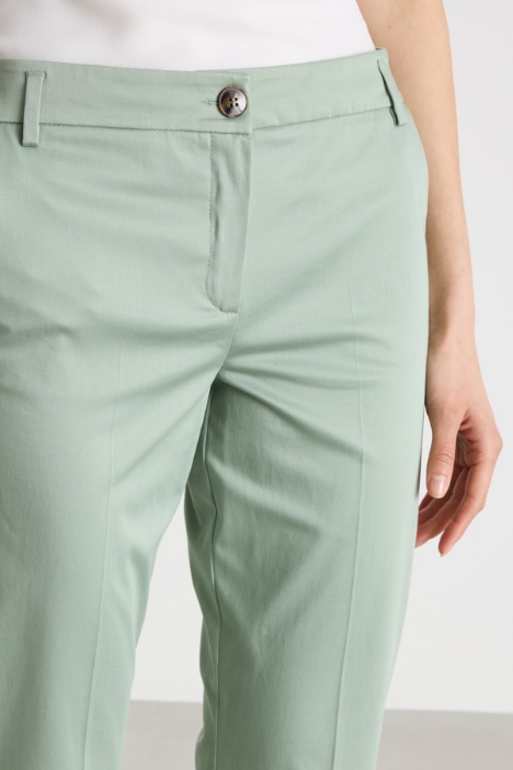 Pantalone chino in raso stretch