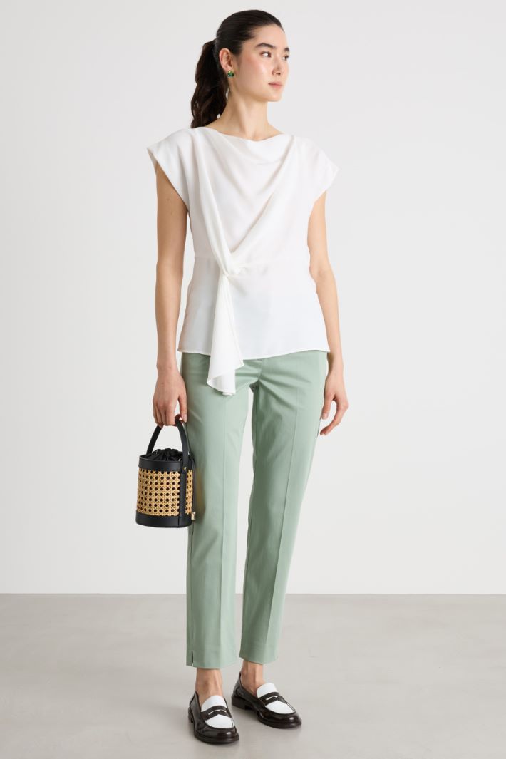 Pantalone chino in raso stretch Intrend