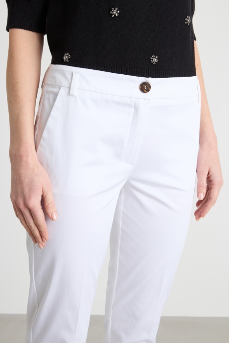 Pantalone chino in raso stretch