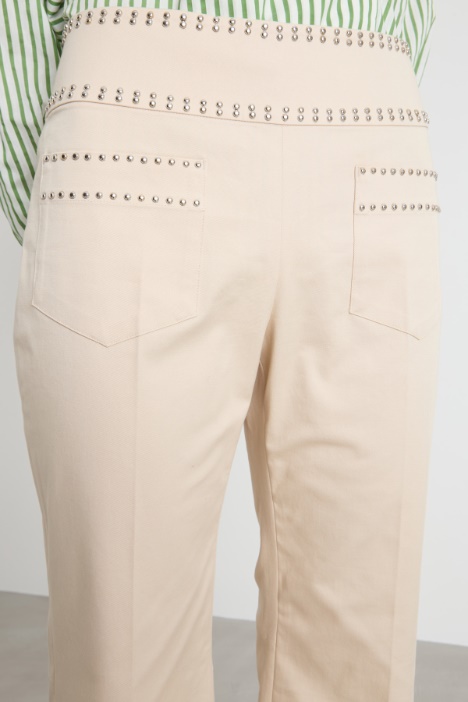 Pantalone in gabardina con baschina in vita