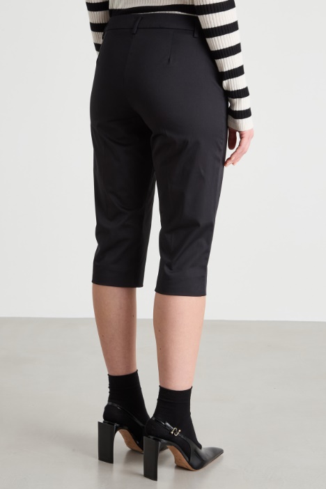 Pantalone cropped semi-aderente