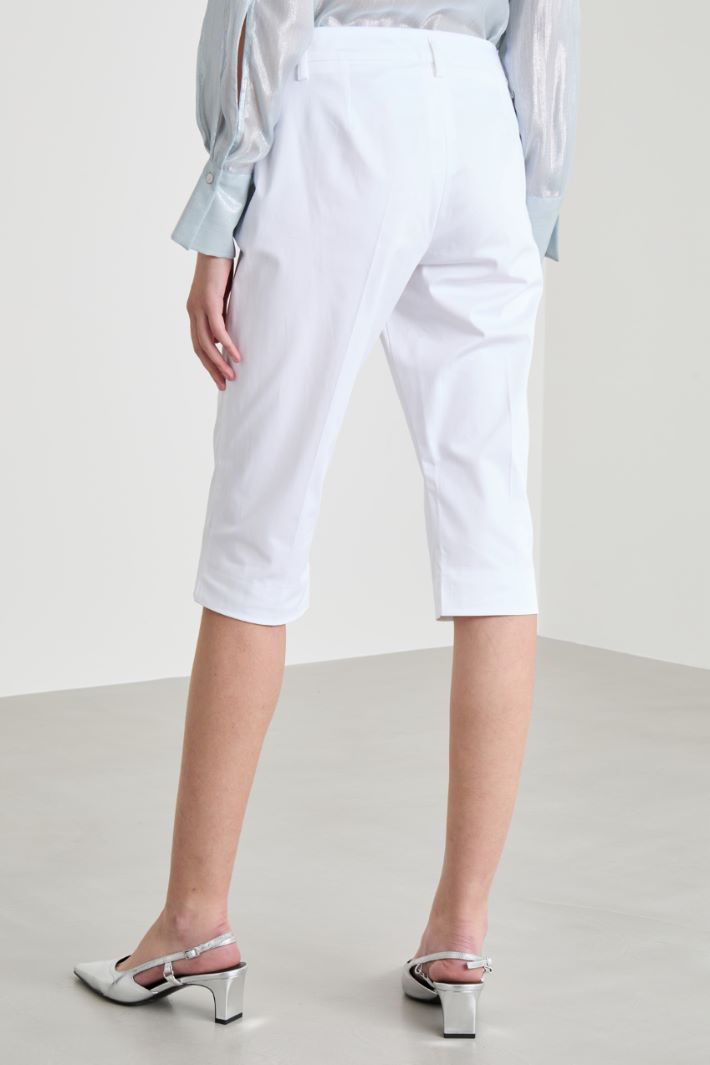 Semi-fitted cropped trousers Intrend - 4