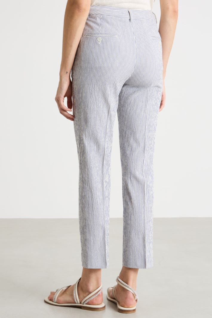 Cropped seersucker cigarette trousers Intrend - 4