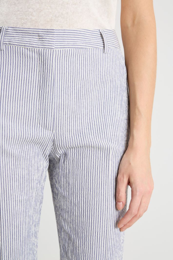 Cropped seersucker cigarette trousers Intrend - 3
