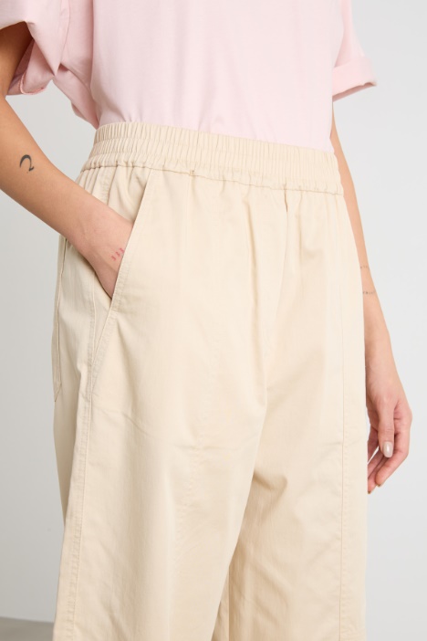 Pantalón cropped ancho