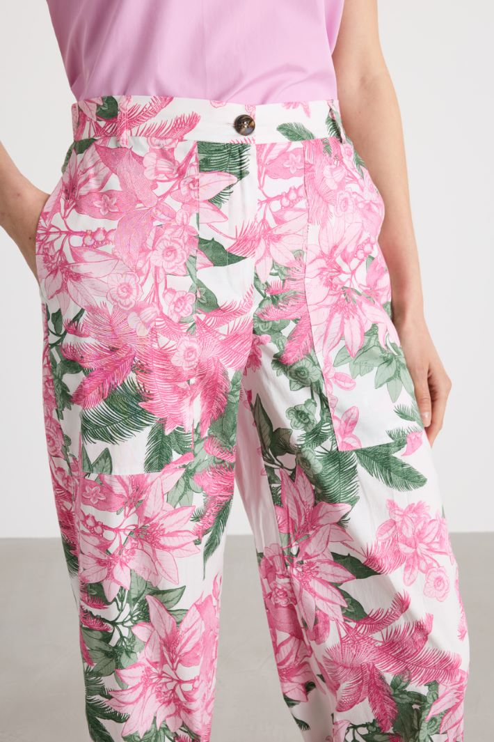Printed carrot-fit trousers Intrend - 3