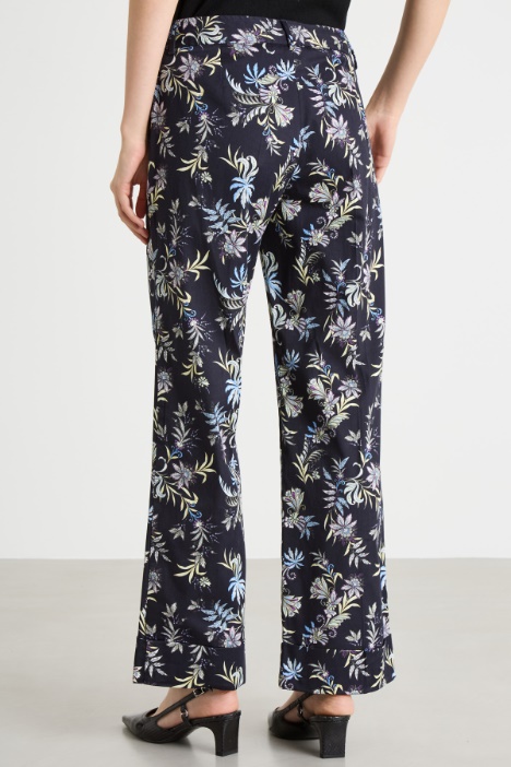 Pantalone con risvolto