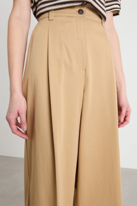 Pantalone ampio in gabardina di cotone