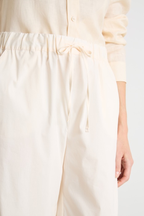 Pantalón ancho con cordón ajustable