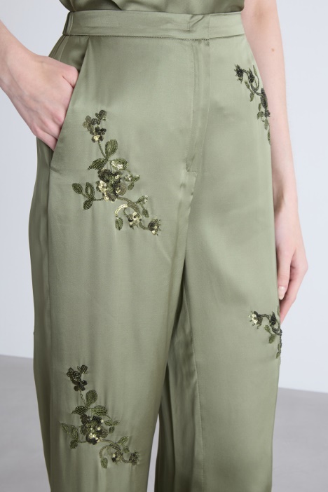 Pantalone con ricami