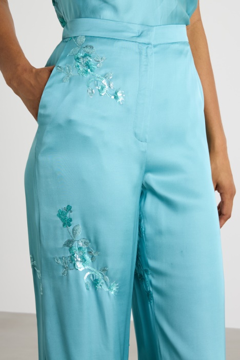 Pantalón con bordados