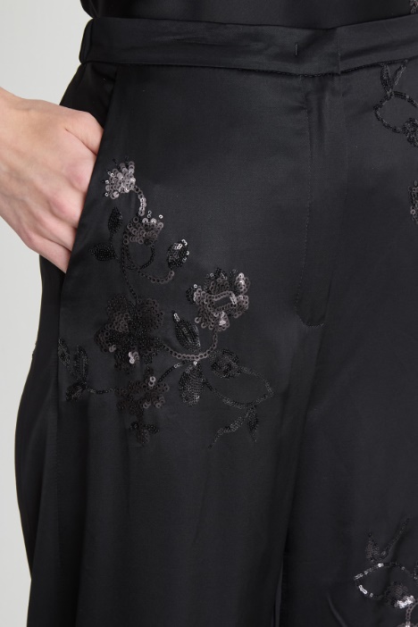 Pantalone con ricami