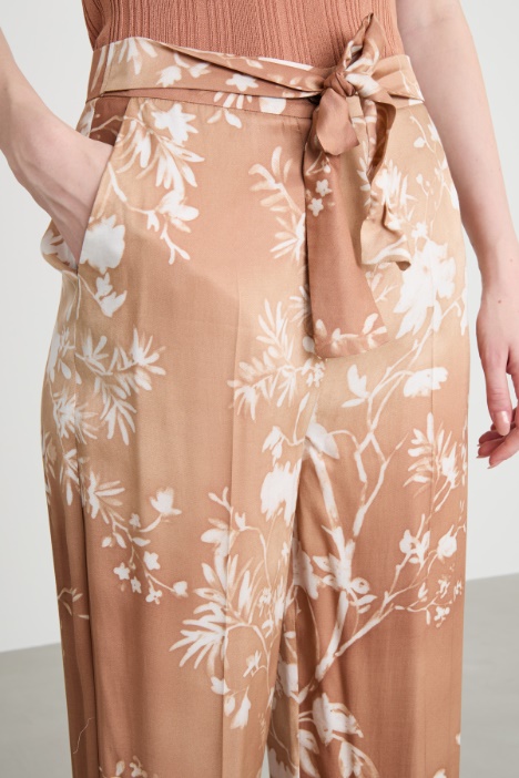 Pantalone a sigaretta con cintura