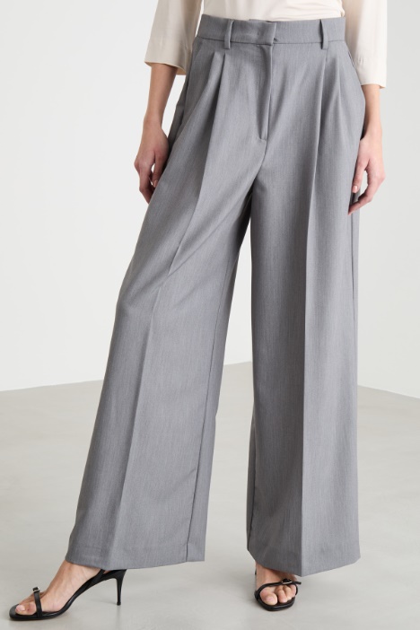 Pantalone ampio con doppia pince