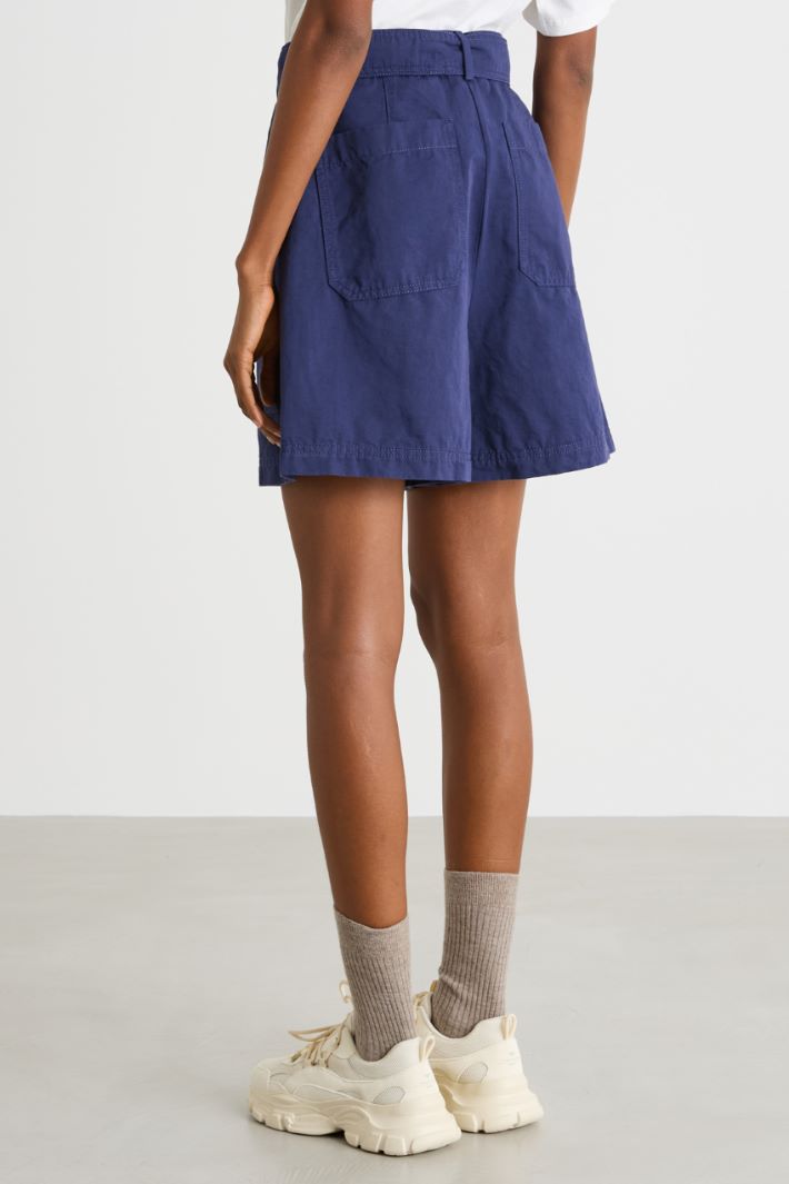 Bermuda shorts with oversized pockets Intrend - 4