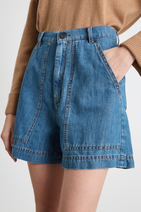 Bermuda in jeans con maxi tasche