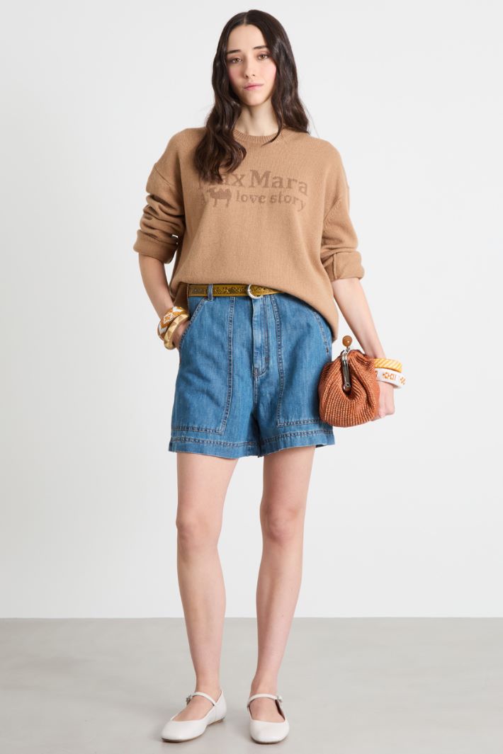 Denim Bermuda shorts with oversized cargo pockets Intrend