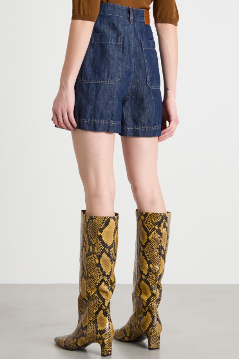 Bermuda in jeans con maxi tasche