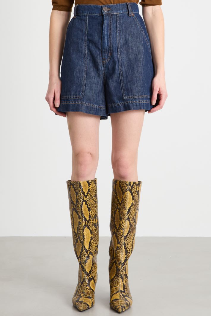 Denim Bermuda shorts with oversized cargo pockets Intrend - 2