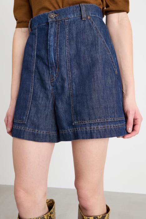 Bermuda in jeans con maxi tasche